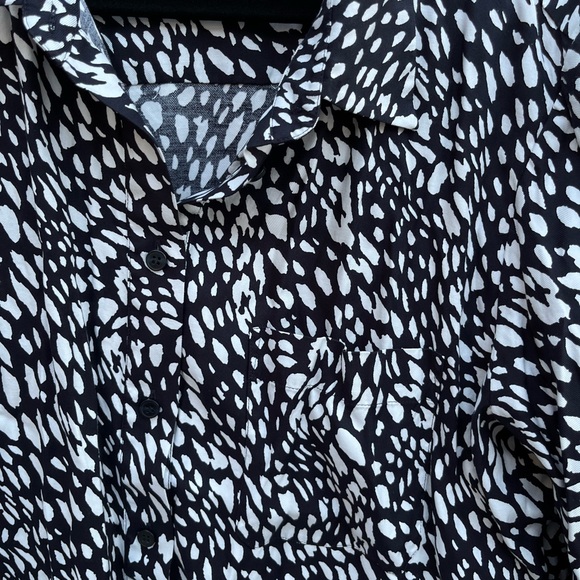 Black and White Pattern Blouse - Picture 2 of 5